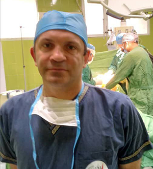 دکتر امید مومن فوق تخصص جراحی ستون فقرات 